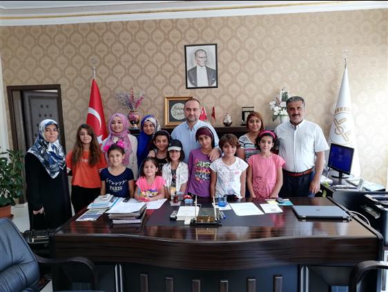 Yetistirme Yurdu Ogrencileri Il Muftusu Mehmet Tasci Yi Ziyaret Ettiler