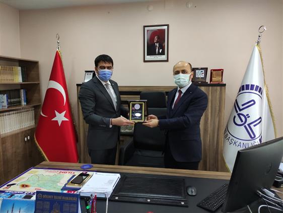 Dogubayazit Ilce Milli Egitim Muduru Ilce Muftumuz Adem Ozdemir I Egitim Ve Ogretime Katkilarindan Dolayi Plaket Ile Odullendirdi