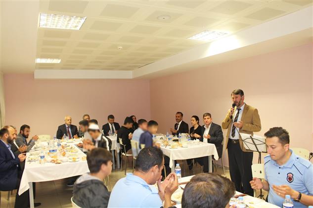 Genel Mudurumuz Cocuk Egitim Evi Iftarinda Genclerle Biraraya Geldi