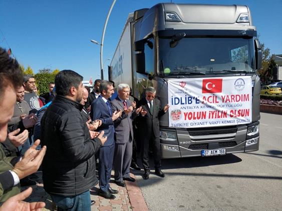 Antalya Kemer Muftulugu Ve Turkiye Diyanet Vakfi Kemer Subesi Nce Idlib Li Multeci Kardeslerimize Bir Tir Un Gonderildi