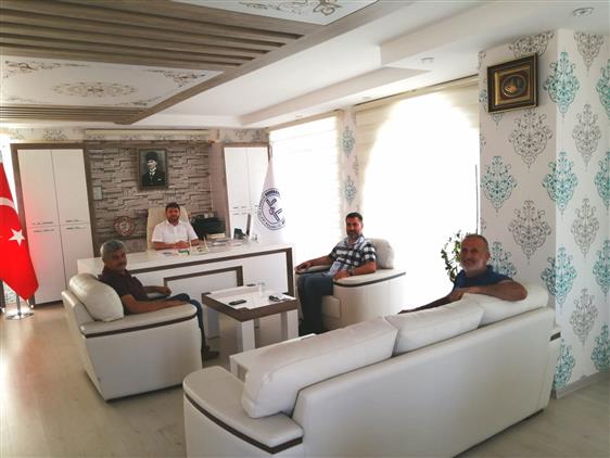 Matso Meclis Baskani Omer Kaspoglu Ve Ilcemiz Esnaflarindan Oncel Klima Sahibi Sevki Oncel Ve Ilce Muftumuze Ziyaret