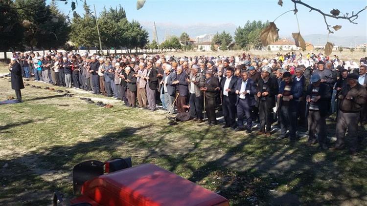 Yağmur Duasi : YAĞMUR DUASI | ALTINEKİN BELEDİYESİ _ Yağmur duası, genellikle çok uzun zaman yağmur yağmayan bölgede yağmur yağmadığı için kuraklık başladığı zaman yapılan bir duadır.
