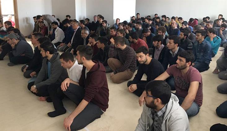 muftu asik cevat aksit ogrenci yurdunda genclere hutbe irad etti