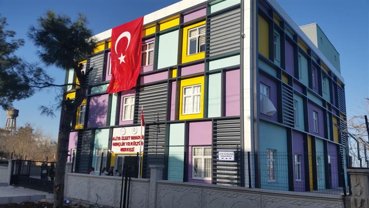 Aliya Izzet Begovic Diyanet Genclik Merkezini Ziyaret