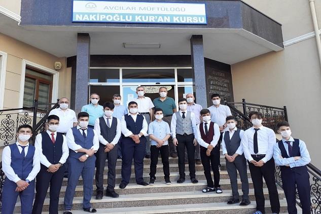 Nakipoglu Kur An Kursu Ogrencileri Hafizliklarini Bitirdi
