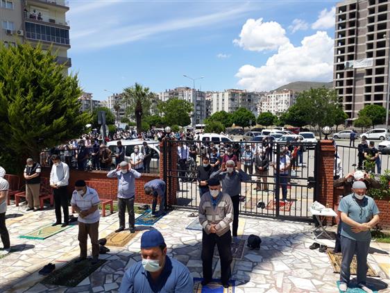 Bayrakli Da Camiler Acildi