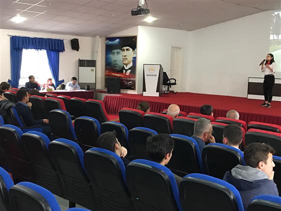 Mehmet Akif Ersoy Un Canakkale Sehitlerine Adli Siirini Ezbere Okuma Yarismasi Yapildi