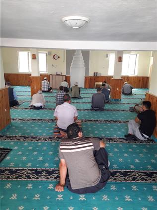Camilerde Yeniden 5 Vakit Namaz Cemaatle Kilinacak
