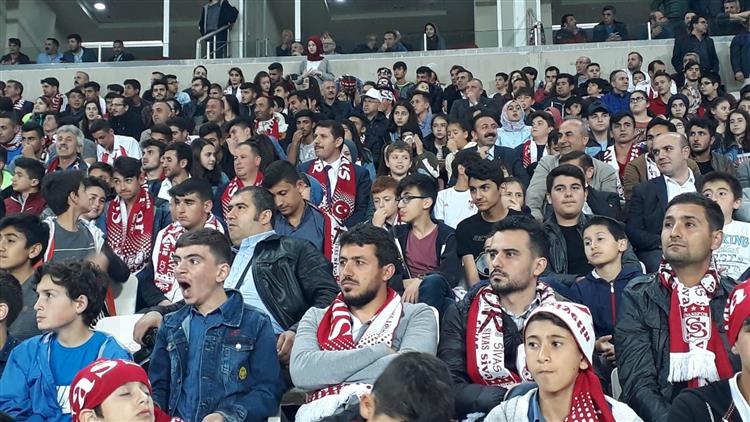 imam hatip ortaokulu hafizlik ogrencileri sivasspor a destek verdiler