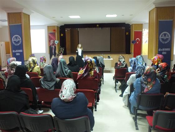 04 06 Yas Grubu Okul Oncesi Ogreticilerimize Yonelik Cocuk Gelisimi Semineri Duzenlendi