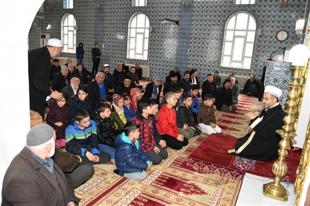 Cemaatle Namaza Devam Eden Ogrenciler Odullendirildi