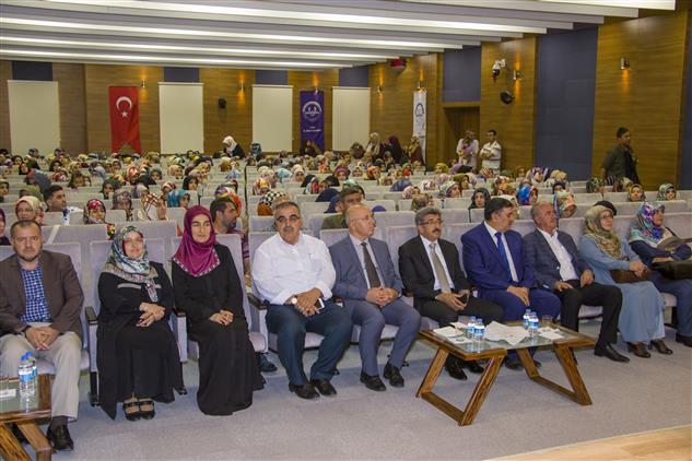 Kiz Ogrenciler Kur An I Kerim I Yuzunden Guzel Okuma Yarismasi Turkiye Finali Van Da Yapildi